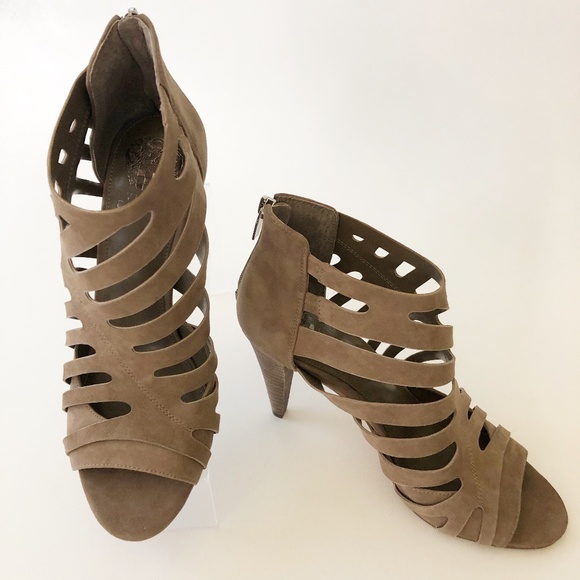 Vince Camuto Amendia Cut 